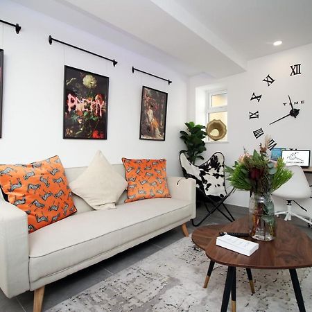 New Spacious 2 Bed Getaway - Private Courtyard! - Underfloor Heating Cardiff Esterno foto