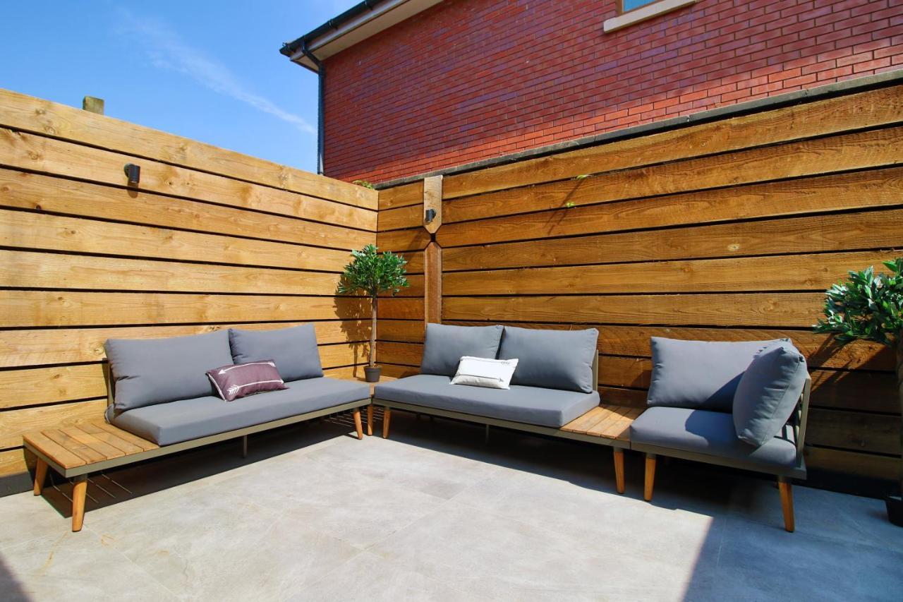 New Spacious 2 Bed Getaway - Private Courtyard! - Underfloor Heating Cardiff Esterno foto