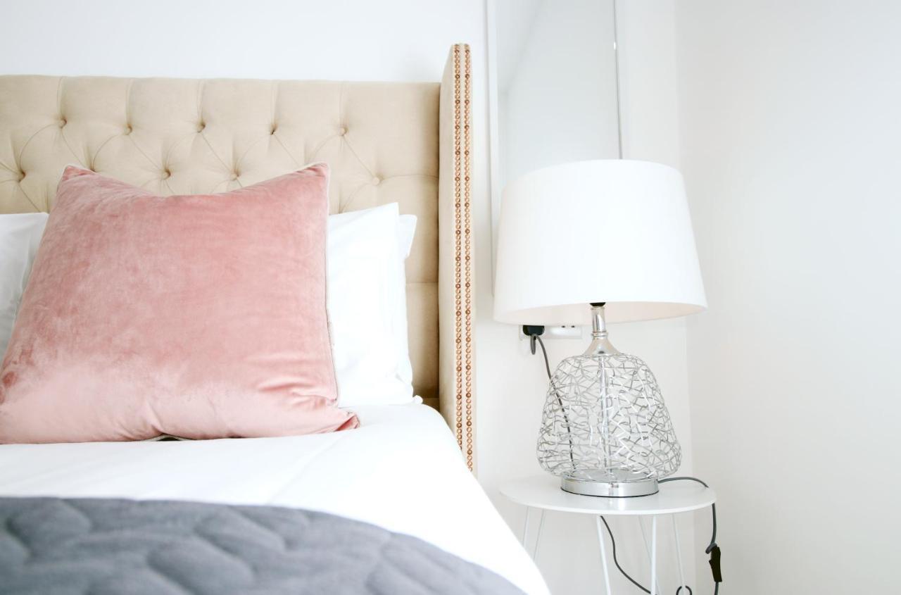 New Spacious 2 Bed Getaway - Private Courtyard! - Underfloor Heating Cardiff Esterno foto
