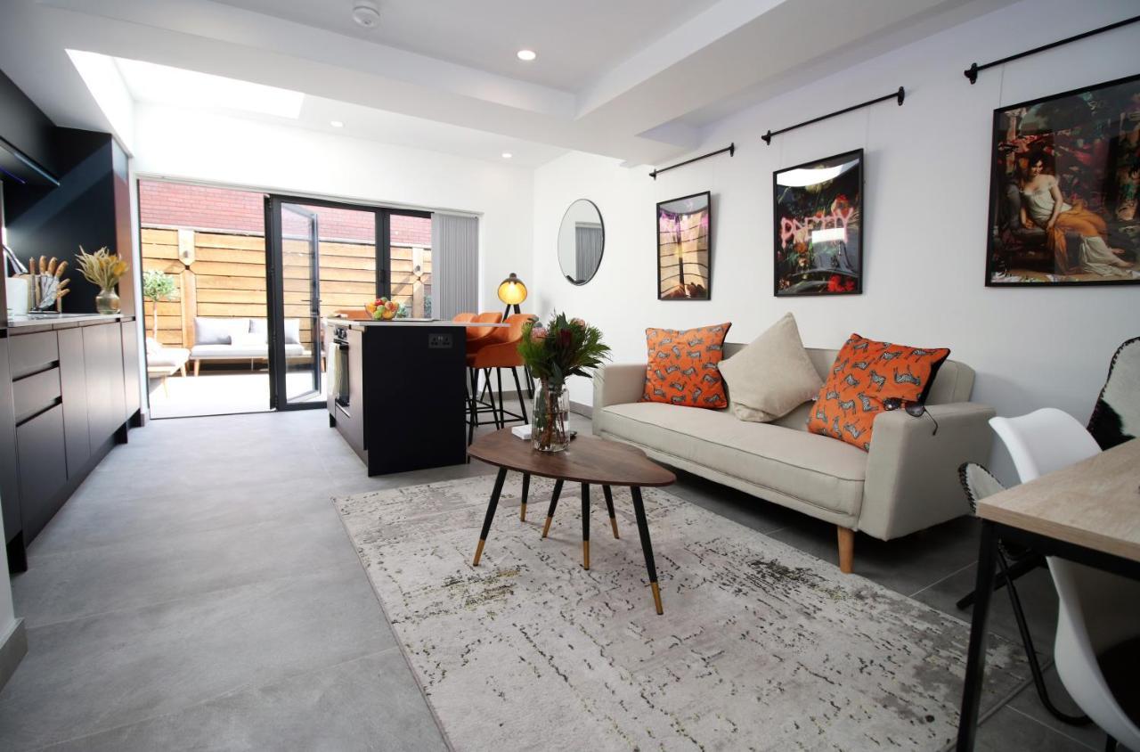 New Spacious 2 Bed Getaway - Private Courtyard! - Underfloor Heating Cardiff Esterno foto