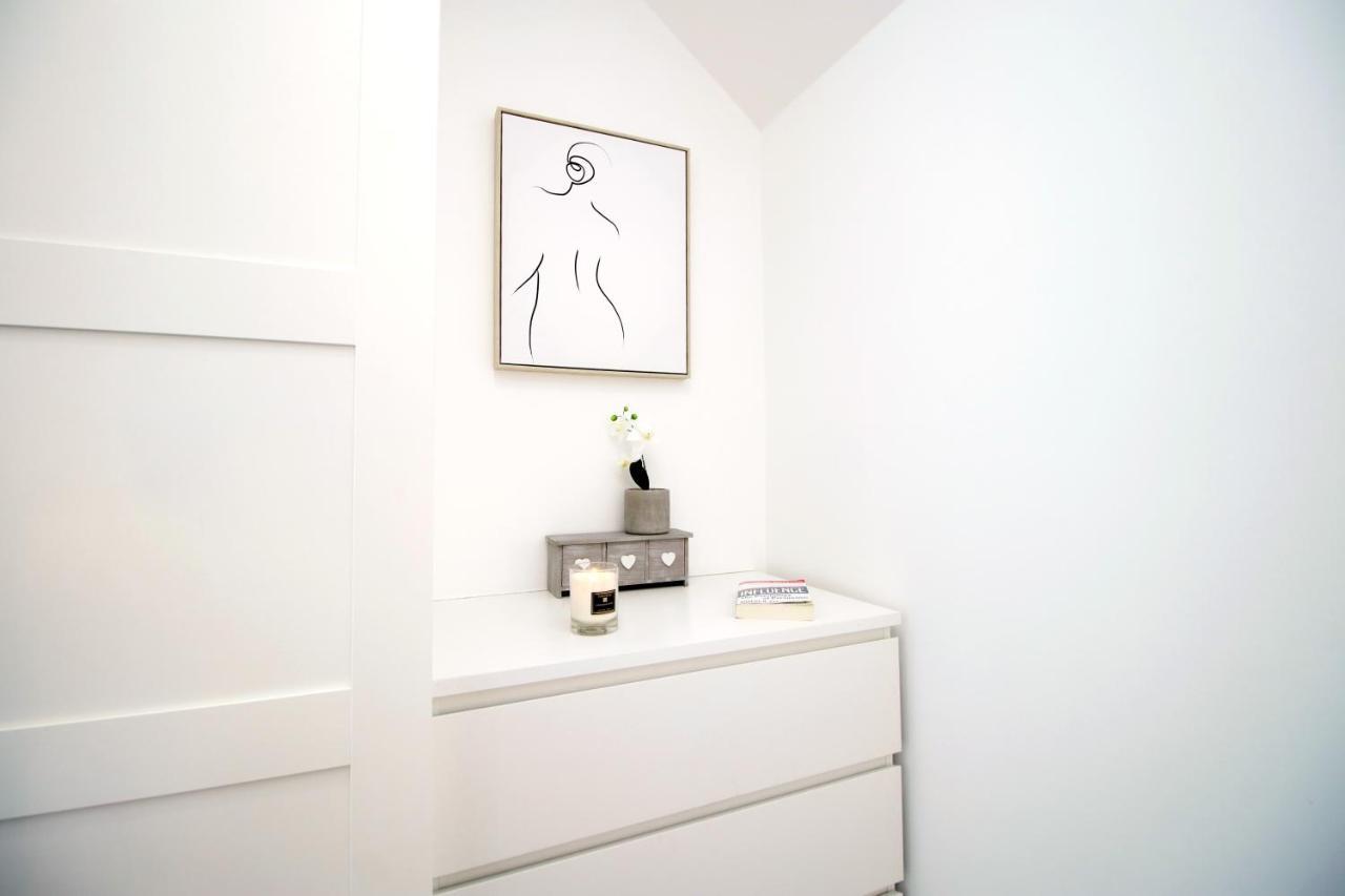 New Spacious 2 Bed Getaway - Private Courtyard! - Underfloor Heating Cardiff Esterno foto