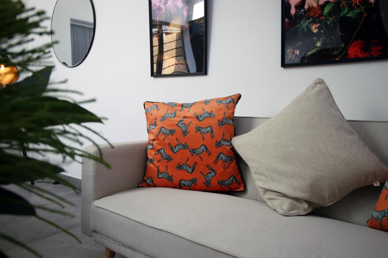 New Spacious 2 Bed Getaway - Private Courtyard! - Underfloor Heating Cardiff Esterno foto