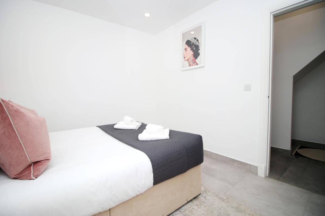 New Spacious 2 Bed Getaway - Private Courtyard! - Underfloor Heating Cardiff Esterno foto