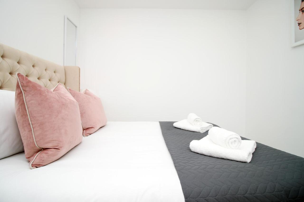 New Spacious 2 Bed Getaway - Private Courtyard! - Underfloor Heating Cardiff Esterno foto