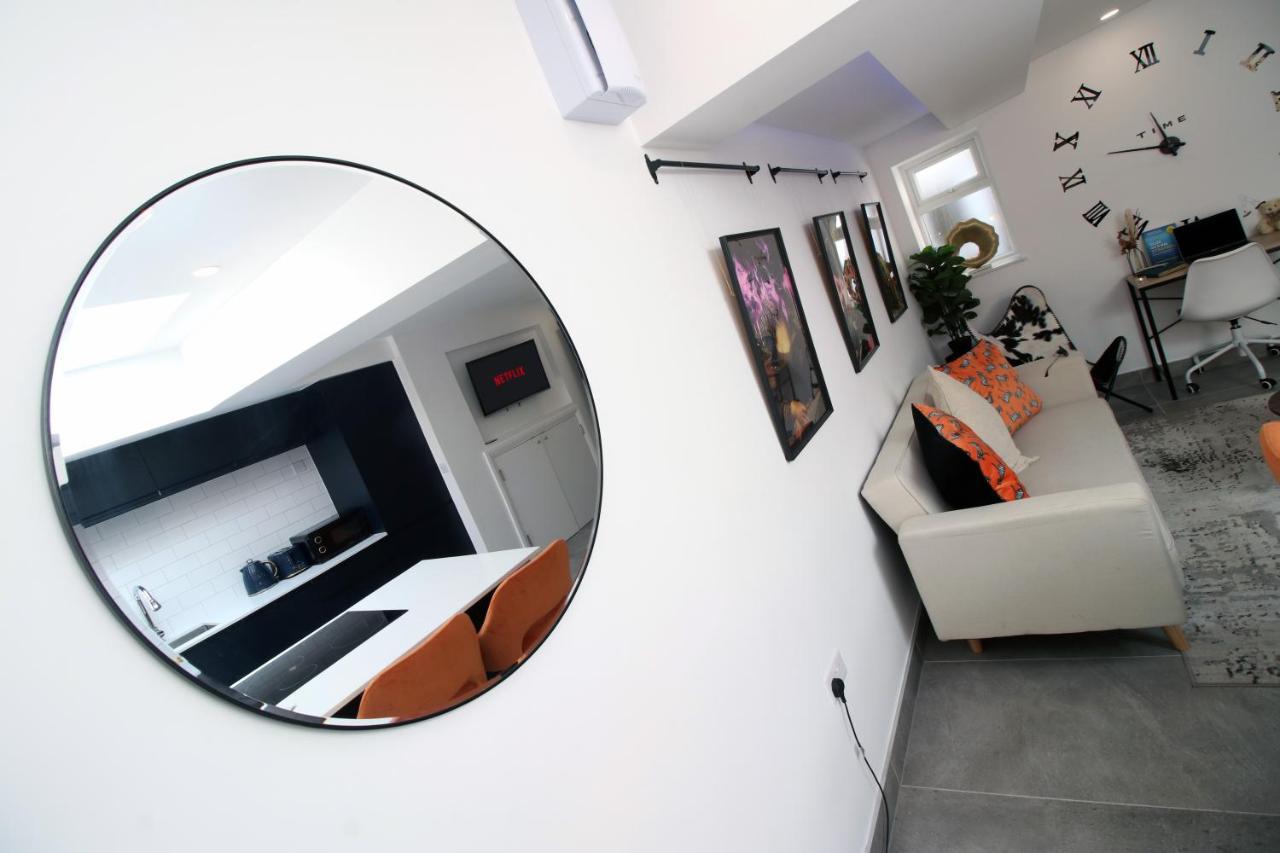 New Spacious 2 Bed Getaway - Private Courtyard! - Underfloor Heating Cardiff Esterno foto
