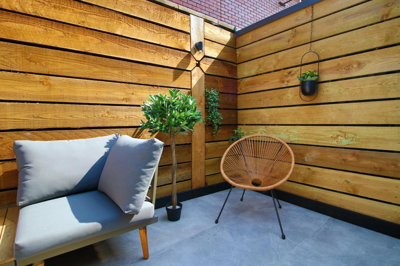 New Spacious 2 Bed Getaway - Private Courtyard! - Underfloor Heating Cardiff Esterno foto
