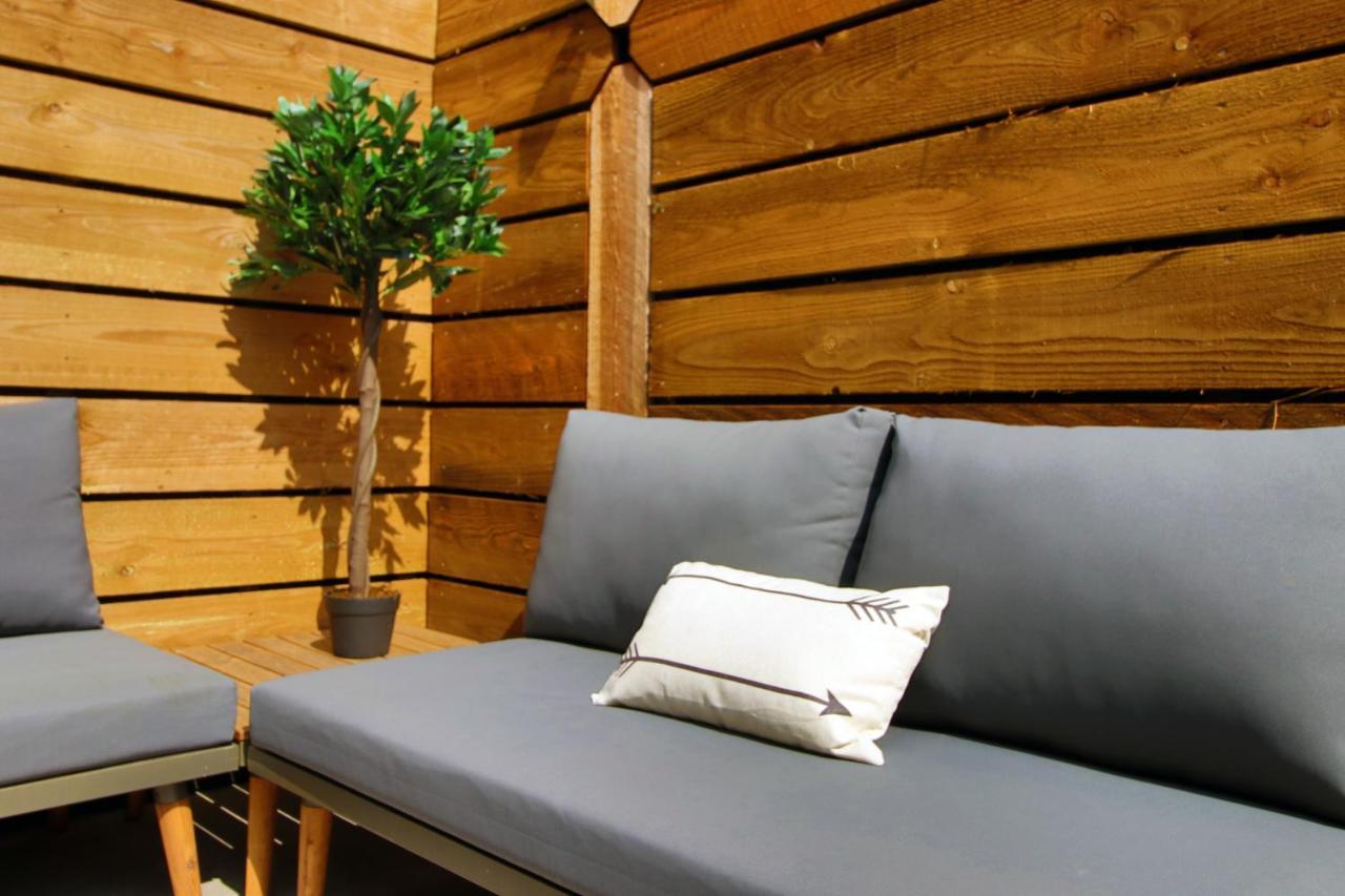New Spacious 2 Bed Getaway - Private Courtyard! - Underfloor Heating Cardiff Esterno foto