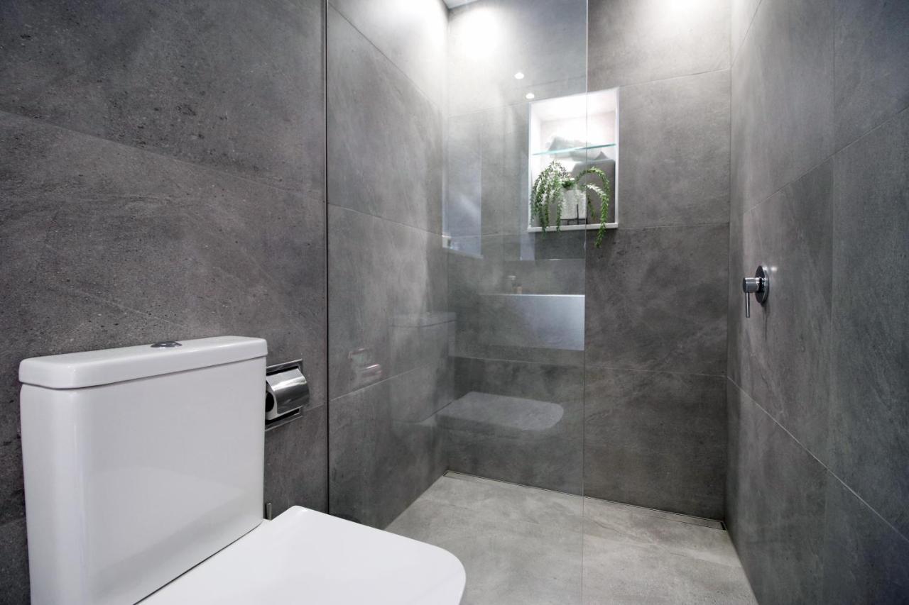 New Spacious 2 Bed Getaway - Private Courtyard! - Underfloor Heating Cardiff Esterno foto