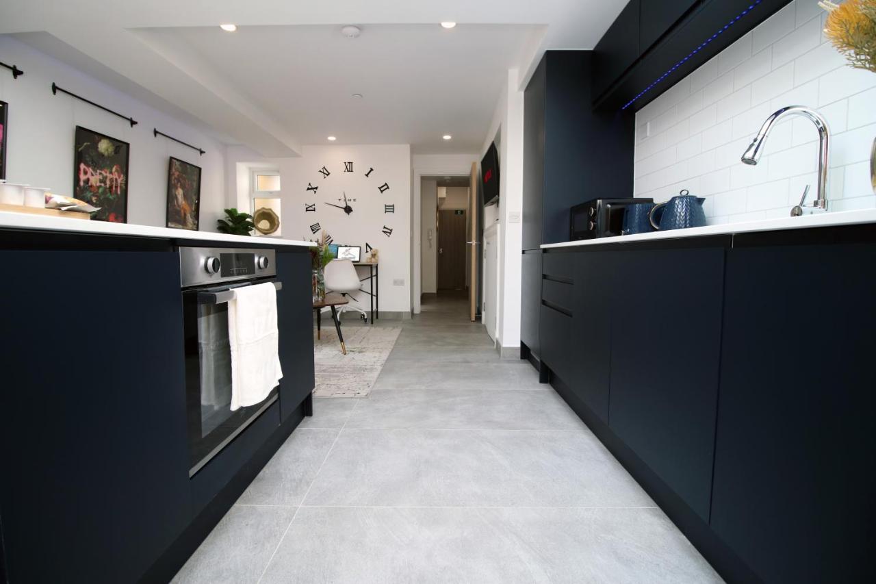 New Spacious 2 Bed Getaway - Private Courtyard! - Underfloor Heating Cardiff Esterno foto